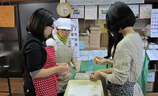 Kashikobo Gaburi(Japanese confectionery Experience)