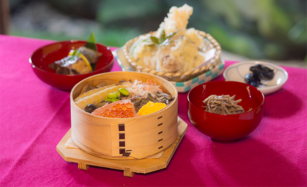 午餐（马肉套餐：鹤我 或 圆盒饭（地方风味）：田季野）